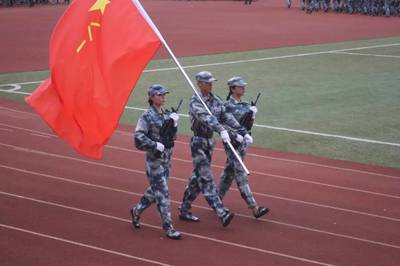 浙江工業(yè)大學軍訓師丨最后一次“帶回” 隊列旁沒了你，師旗仍在