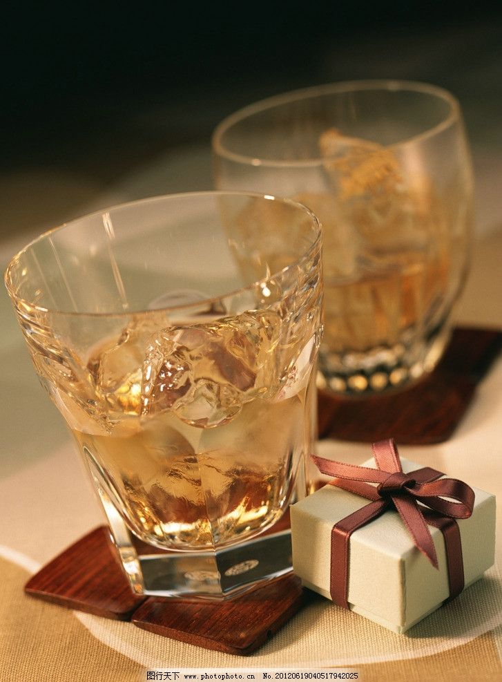 杯中酒圖片