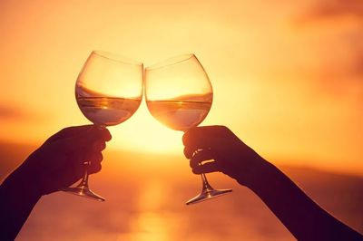 敬2019一杯酒,我先干為敬!