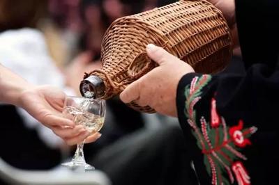 喝白酒,高度酒和低度酒哪個(gè)好?